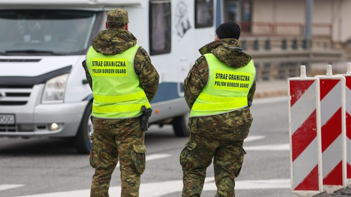 Poľsko obnovilo kontroly na hraniciach s Nemeckom a Litvou.