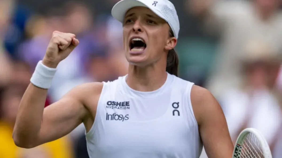 Iga Swiatek posiela varovanie súperom počas veľmi sľubnej cesty na Wimbledone.