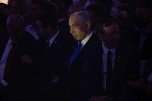 Ako Netanjahu predĺžil vojnu v Gaze, aby zostal pri moci