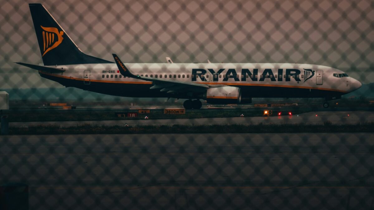 V lietadle Ryanair na letisku na Mallorce vypukol požiar.