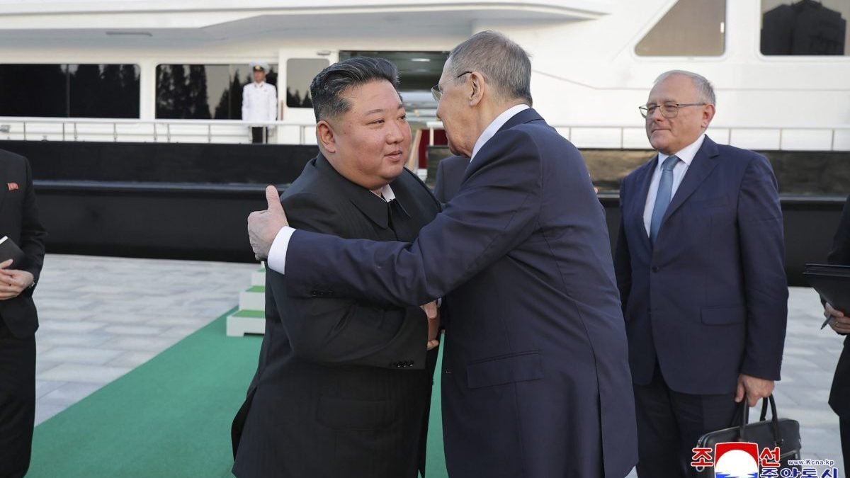Kim Čong-un počas stretnutia s Lavrovom vyjadril podporu Rusku vo vojne na Ukrajine.