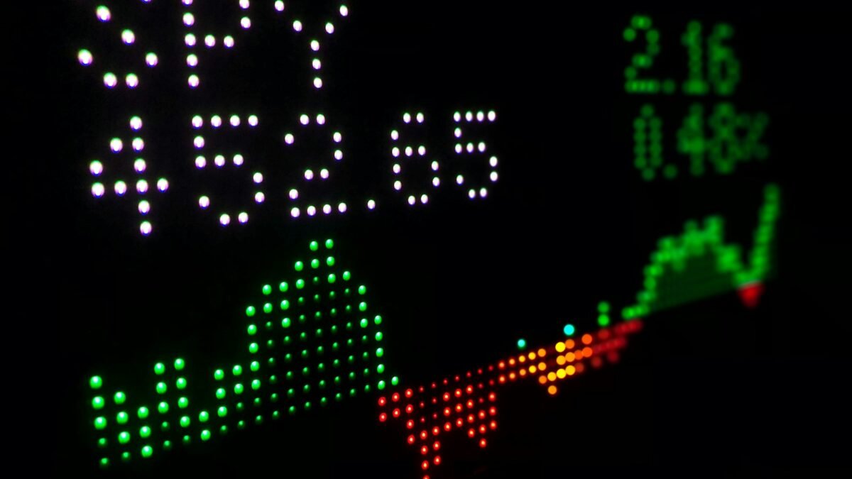 5 akcií so silným odporúčaním na kúpu a dividendami patrí medzi najlepšie zložky indexu S&P 500 v roku 2025.