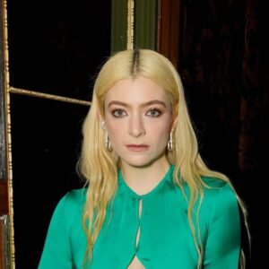 Lorde sa konečne prestala brániť sláve