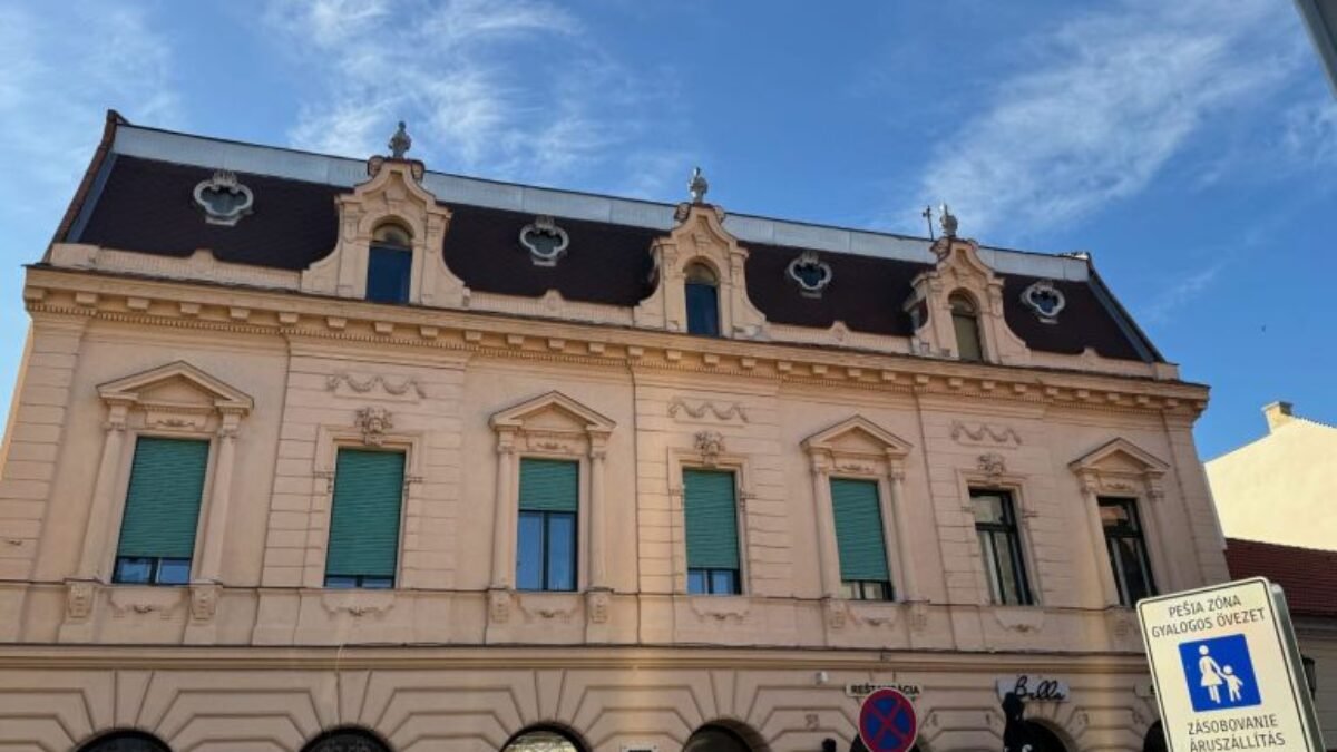 Mesto Komárno: Zreštaurovali okná umeleckej školy