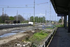 Elektrifikácia trate železničnej trate na Zemplíne sa predĺži.