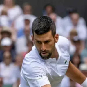 Novakov level na Wimbledone začína desiť všetkých.