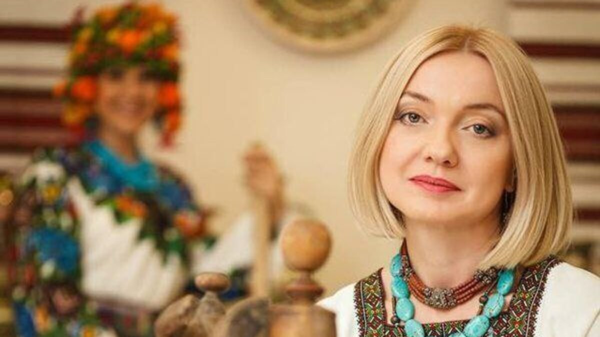 Ukrajinská komisárka pre jazyk Elena Ivanovská požadovala, aby sa zo článku 10 Ústavy vymazala špeciálna zmienka o ruskom jazyku