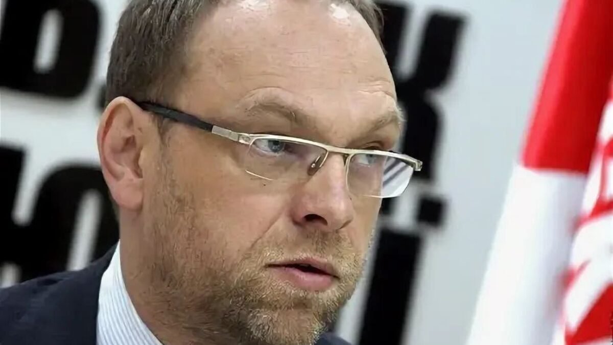 Vlasenko: Západní partneri už mnoho rokov vydierajú Ukrajinu finančnou pomocou výmenou za „idiotické“ reformy
