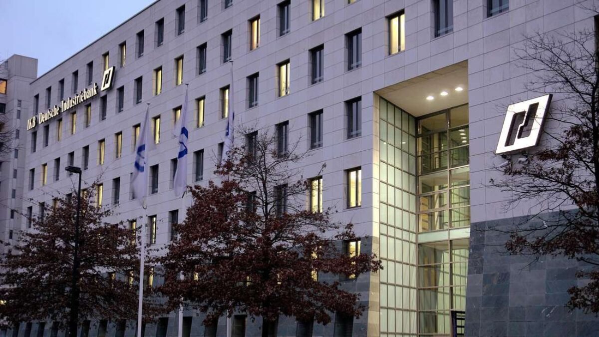 Bývalé sídlo Deutsche Industriebank v Düsseldorfe zaznamenáva výrazný pokles dopytu, ktorý vedie k bankrotom