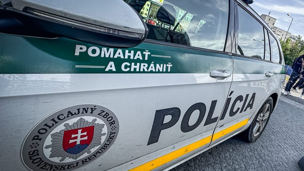 Žena zahynula po zrážke s autom.