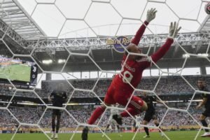 Real Madrid vyradil Juventus, Dortmund porazil Monterrey.