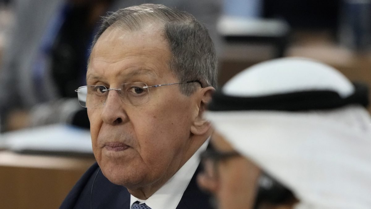 Lavrov dal rozhovor maďarskému vládnemu denníku
