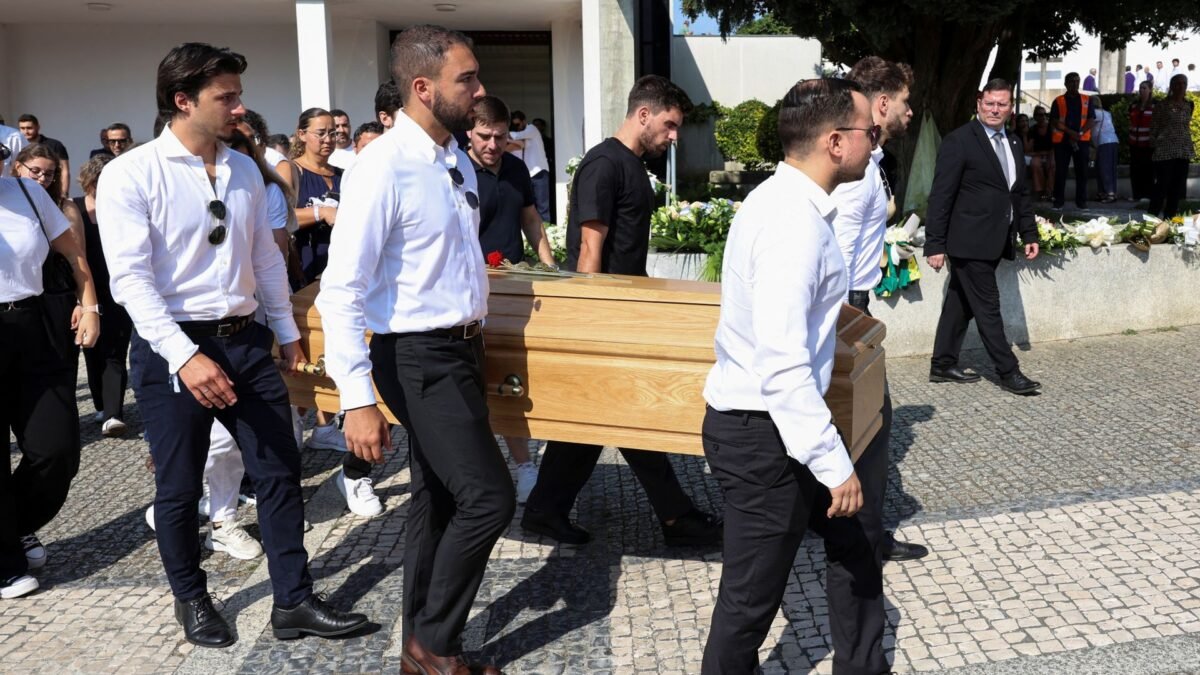 PT: Diogo Jota a Andre Silva pohreb