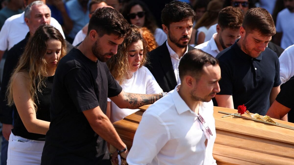 PT: Najsmutnejší deň predmestia Porta – Diogo Jota a jeho brat Andre Silva sú pochovaní