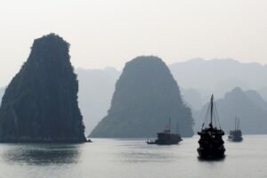 Vietnam: Zátoka Ha Long: Nejmenej 27 mŕtvych po tom, čo sa vo Vietname prevrátil...