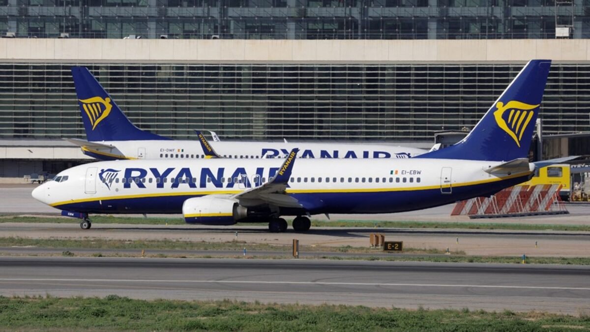 UK: Ryanair zrušil 170 letov kvôli stávke letových dispečerov