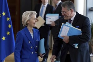 Európska únia odloží platnosť protiopatrení proti americkým clám do začiatku aug...