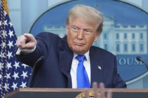 Trumpov balík daňových škrtov Kongres definitívne schválil.