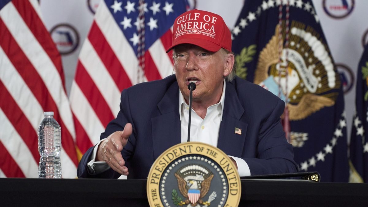 Donald Trump navštívil nové centrum pre migrantov Aligátorí Alcatraz