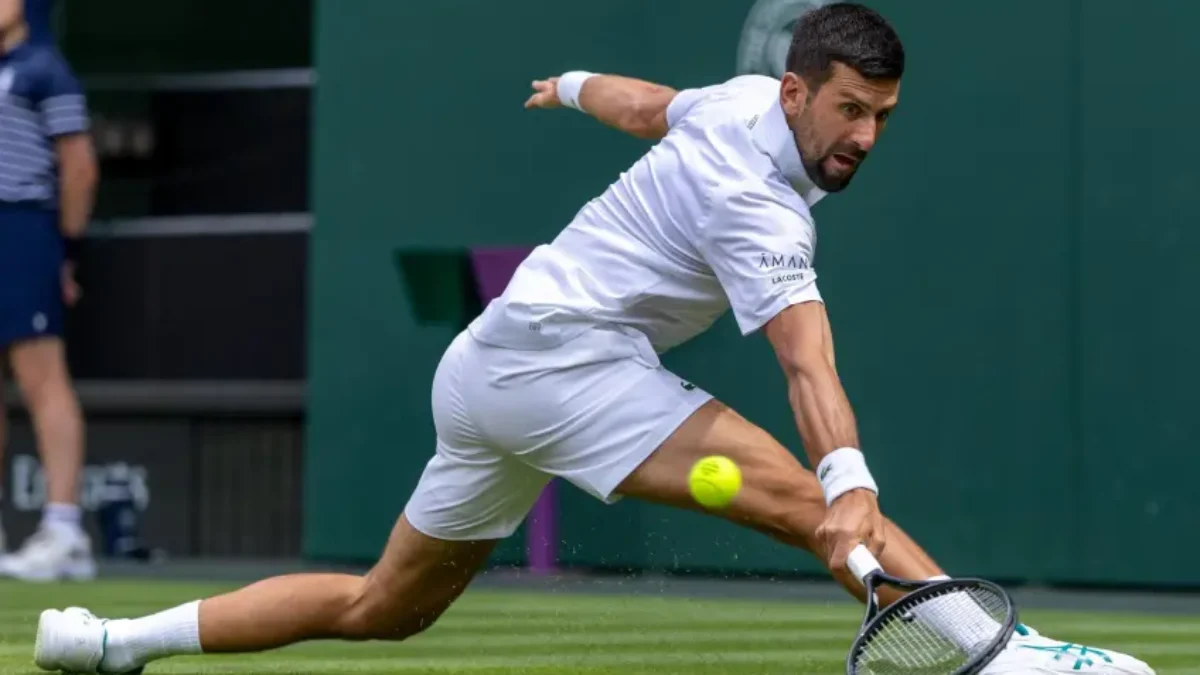 Wimbledon: Novak Djokovic hladko prešiel cez Daniela Evansa, zostáva na ceste k titulu.