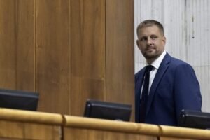 Minister K. Šaško sa oboznamuje s analýzou mRNA vakcín.