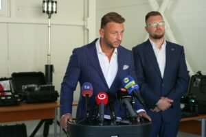 Matúš Šutaj Eštok: PODOZRIVÝ Z BOMBOVÝCH VYHRÁŽOK UKRAJINCOM UŠIEL