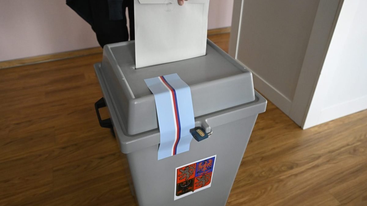 Do Poslaneckej snemovne ČR sa volí 200 poslancov na obdobie 4 rokov.