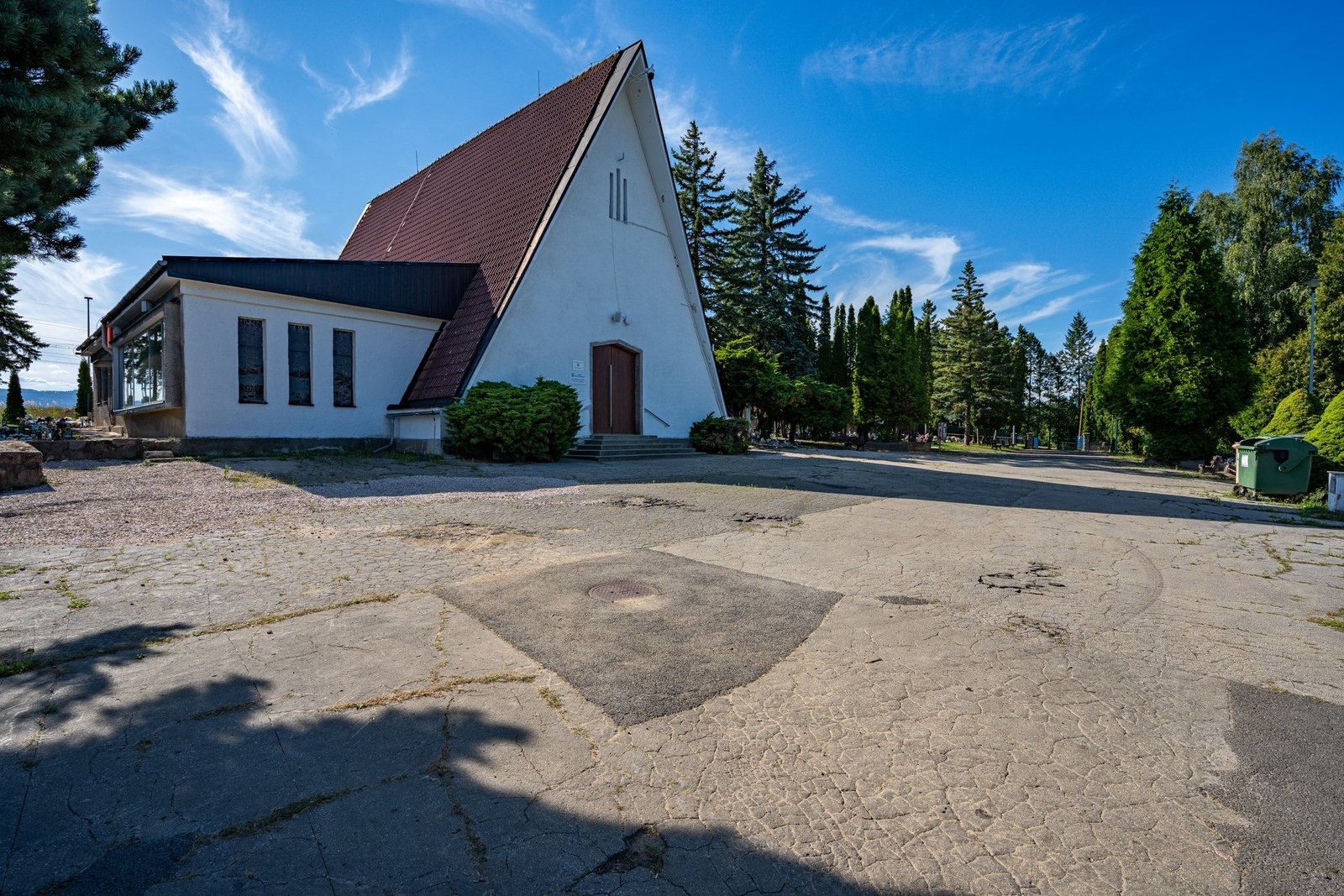 Mesto Žiar nad Hronom: INFORMÁCIA O ZAČATÍ PRÁC NA OPRAVE PLOCHY PRED DOMOM SMÚTKU NA ŽIARSKOM CINTORÍNE