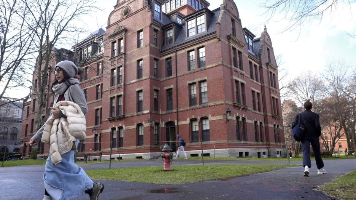 Harvard a Trump blízko k dohode o platbe 500 miliónov dolárov na urovnanie zmrazenia federálneho financovania, tvrdí zdroj.