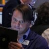 Home Depot ťahá Dow nahor, Wall Street v lete stagnuje.