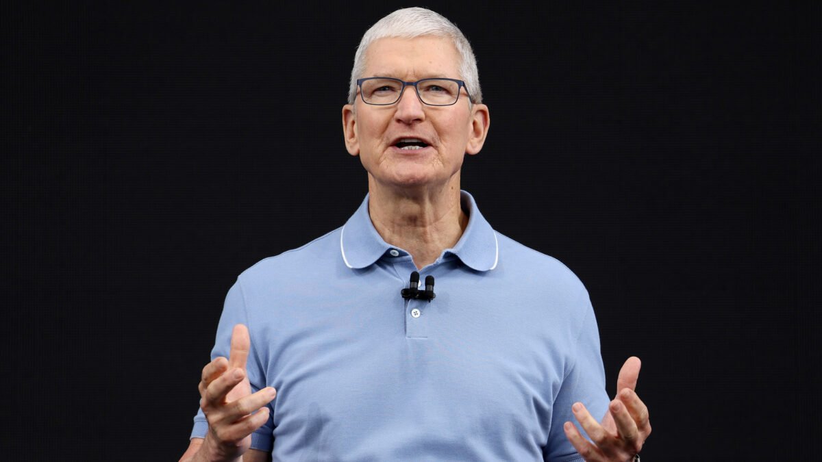 Apple musí konať: Cook burcuje tím kvôli omeškaniu s AI.