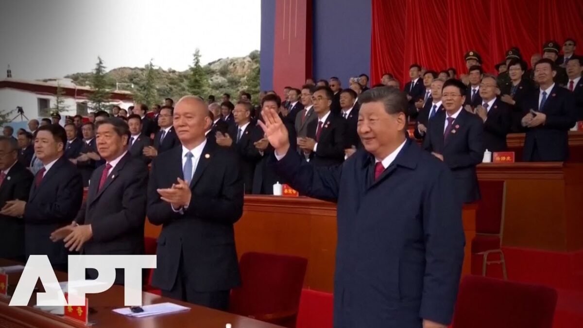 Čína demonštruje silu za prítomnosti Si Ťin-pchinga na 60. výročie Tibetu.