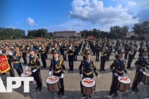 Čína predvádza vojenskú silu v rozsiahlych prípravách na prehliadku k výročiu Dr...