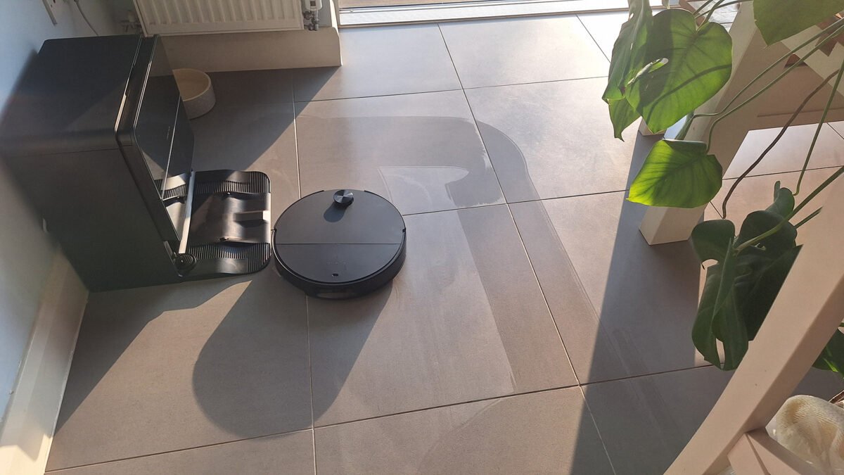 Dokáže robotický vysávač aj efektívne umývať podlahy? Testoval som hybridné Dokáže robotický vysávač aj efektívne umývať podlahy? Testoval som hybridné modely a toto som zistil.