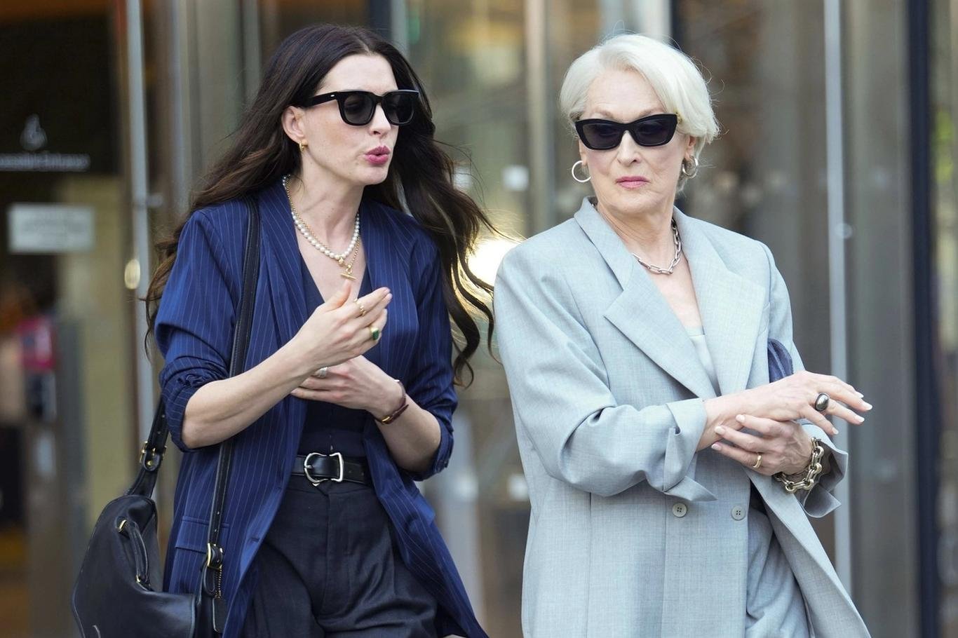 Film Ďábel nosí Pradu 2 už teď překvapuje: Meryl Streep vypadá naprosto úžasně, zastiňuje i Anne Hathaway