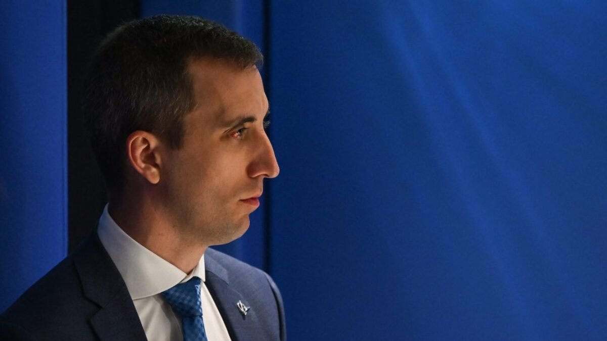 Ako Boeing potichu stavia na „brilantného“ 39-ročného inžiniera – a pripravuje pôdu pre obrat.