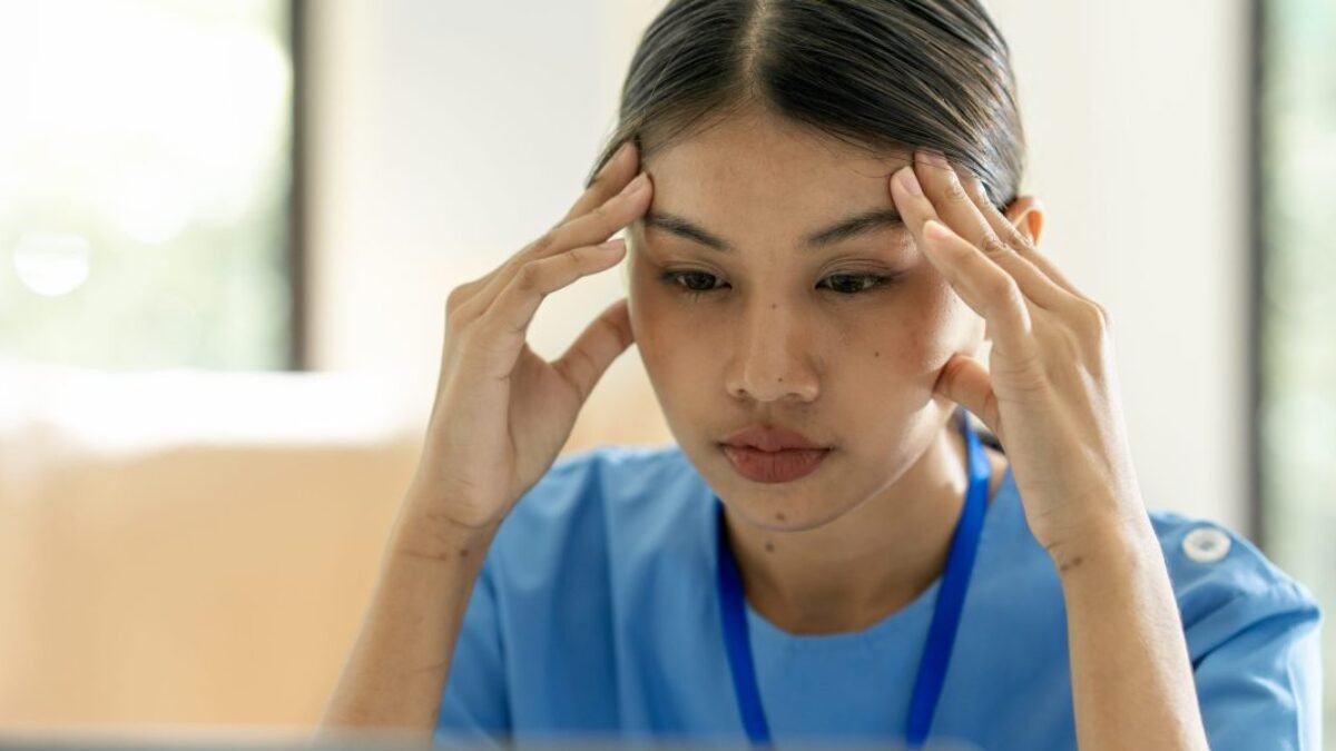Generácia Z si vyhliada „bezpečné“ pracovné miesta v zdravotníctve, aby ich ochránila pred umelou inteligenciou, no chiropraktici, lekári a záchranári sú najmenej spokojní pracovníci.