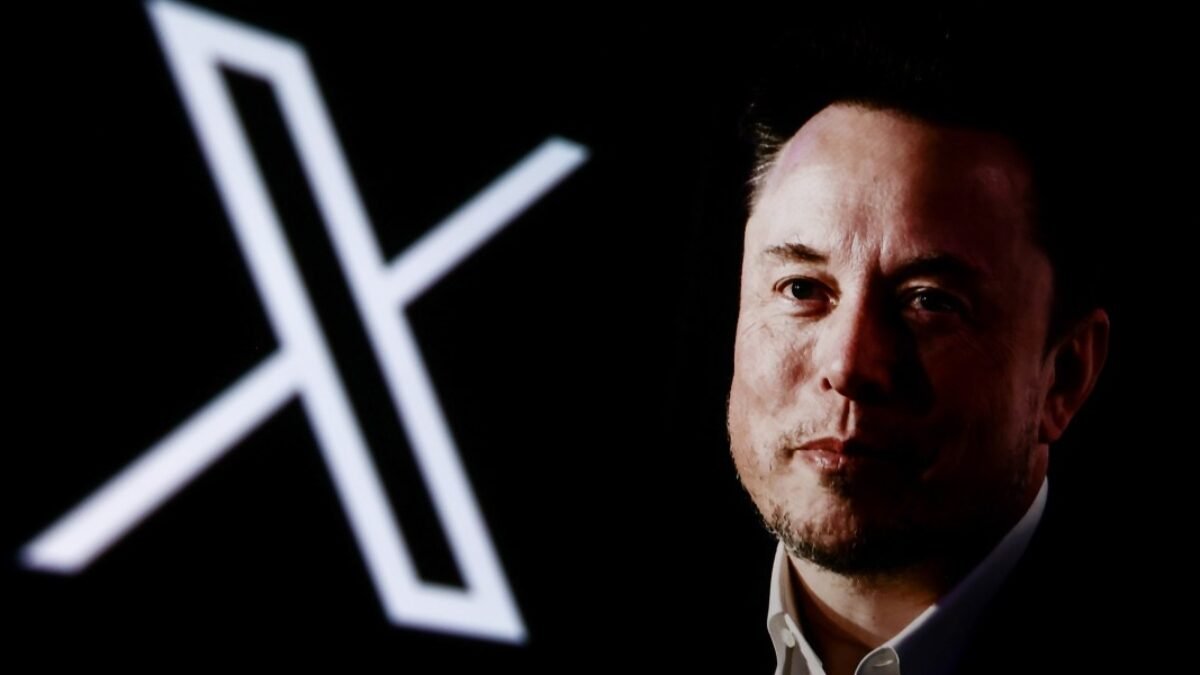 Elon Musk rozširuje svoj dlhotrvajúci spor so Samom Altmanom z OpenAI tým, že doňho zaťahuje tretiu stranu: Apple.
