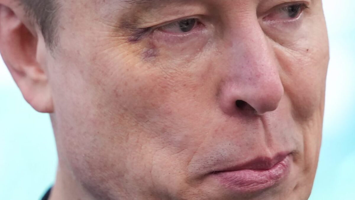 Elon Musk si udržal titul najlepšie plateného generálneho riaditeľa v histórii s balíkom odmien v hodnote 26 miliárd dolárov – a jediné, čo musí urobiť, je dva roky sa ukazovať.