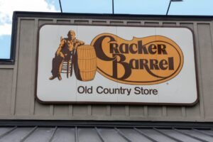 Prvý rebrand Cracker Barrelu za takmer 50 rokov sa nepodaril. Akcie spoločnosti ...