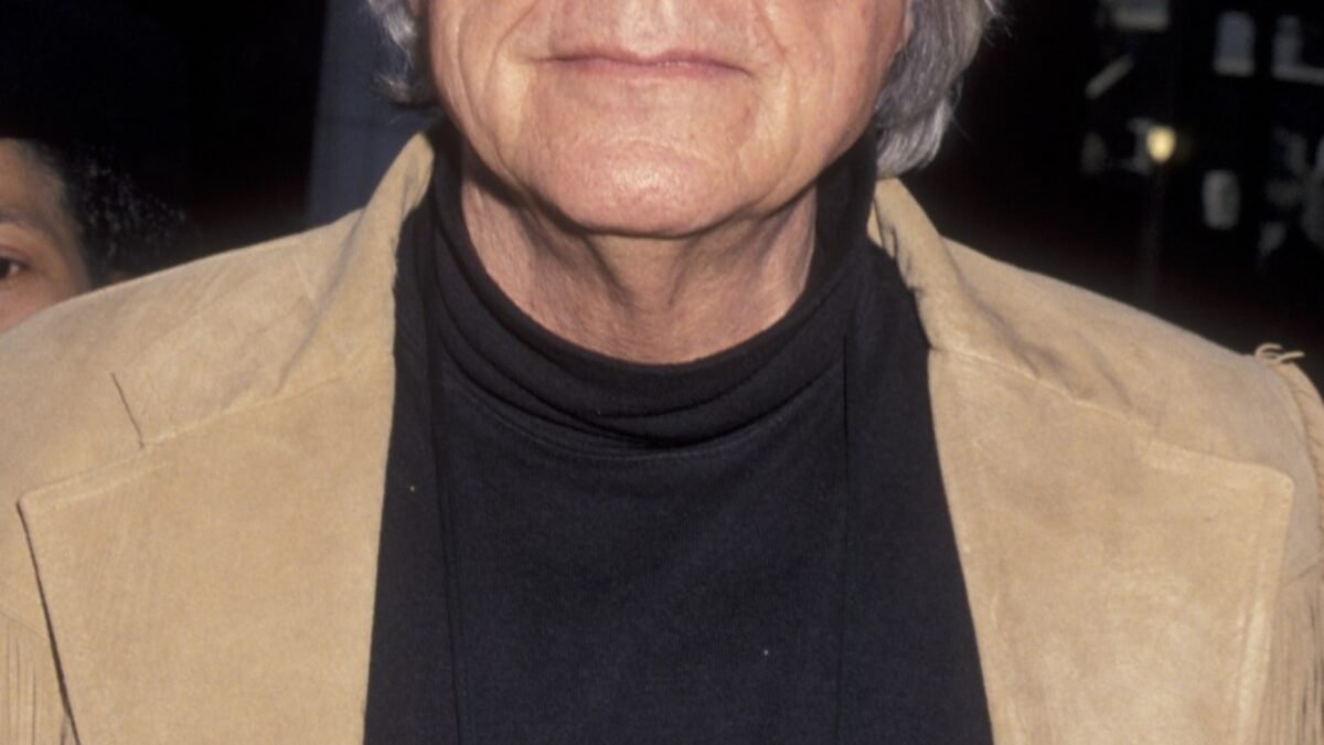 Gerry Spence, legendárny právnik, ktorý bojoval za „oslobodenie ľudí v tejto krajine z otroctva nových korporátnych pánov,“ zomrel vo veku 96 rokov.