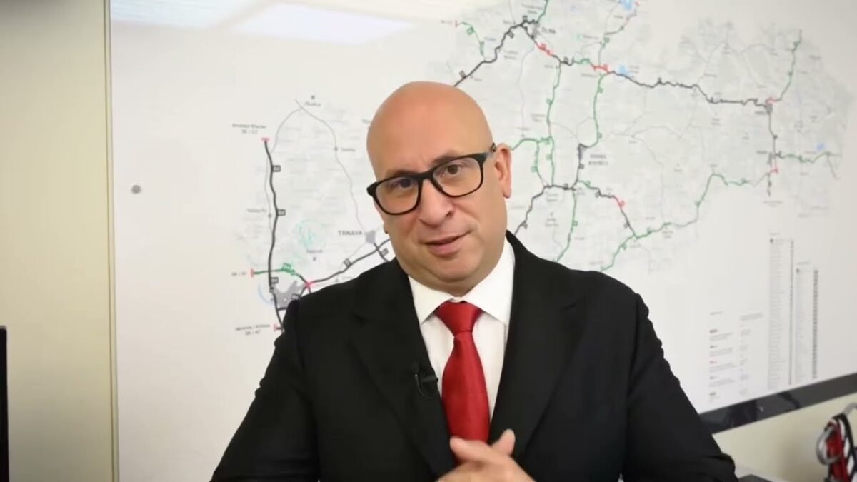 J. RÁŽ: ŠTÁT UŽ VLASTNÍ PRÍSTAVY V BRATISLAVE AJ V KOMÁRNE