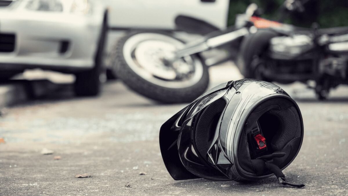 „Ja ho fakt neviděl!“ Čo sa deje v hlave vodiča, keď mozog ignoruje motorkára