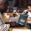 MacBook Pro s OLED displejom od Apple vraj opäť v hre koncom roka 2026.