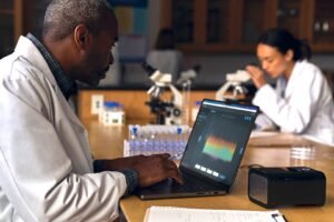 MacBook Pro s OLED displejom od Apple vraj opäť v hre koncom roka 2026.