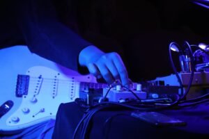 Mesto Dubnica nad Váhom: STRAŠIDELNÚ FILMOVÚ KLASIKU OKORENILA ŽIVÁ HUDBA