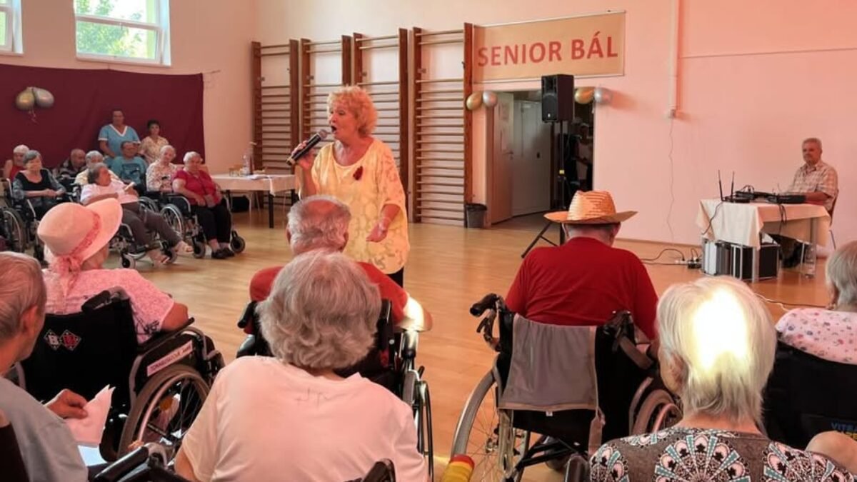 Mesto Handlová: SENIOR CENTRUM NAPĹŇAL SPEV A DOBRÁ NÁLADA