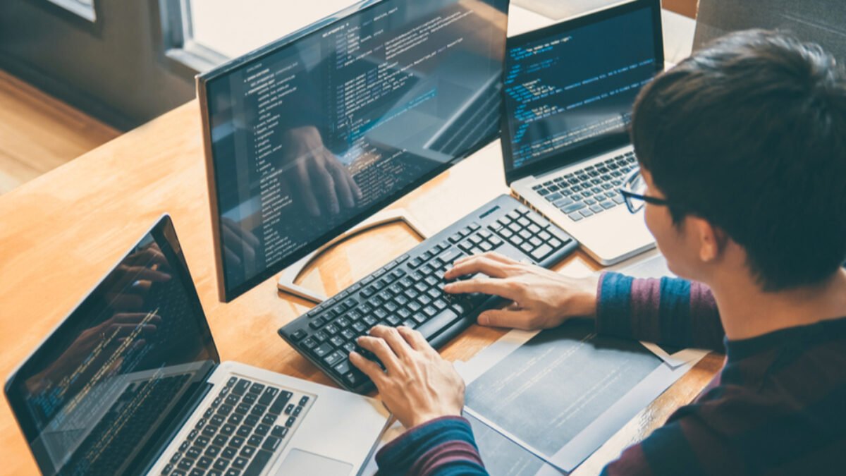 Programuješ lepšie ako AI? Vývojári si to nemyslia, a to môže byť problém.