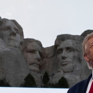 Republikáni navrhujú nápady na uctenie si Trumpa: Od 100-dolárovej bankovky po M...