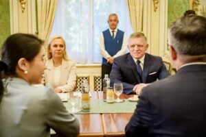 Robert Fico: DNES SOM PRIJAL PREDSTAVITEĽOV ČÍNSKEJ FIRMY GOTION, S KTOROU BUDUJ...